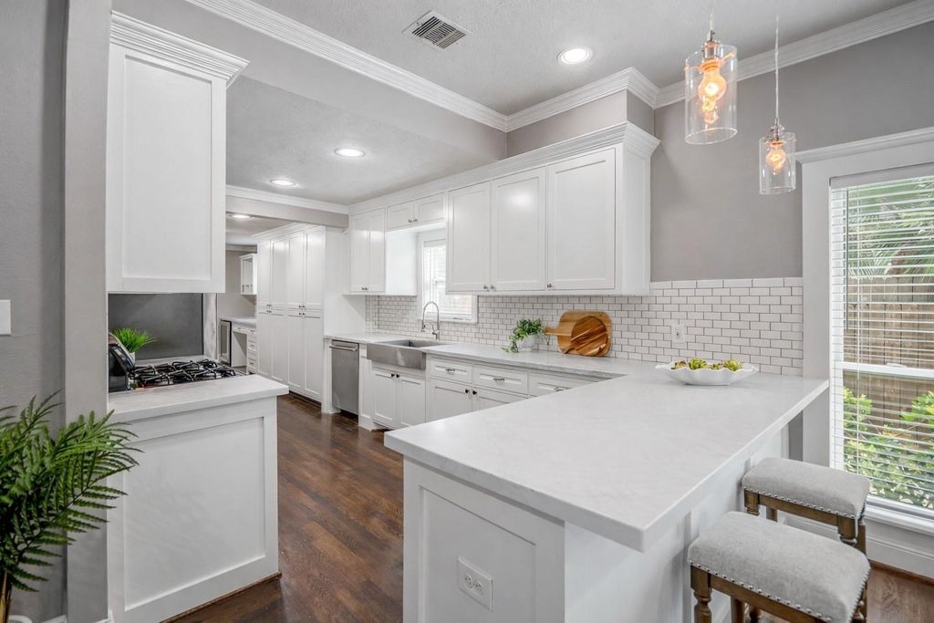 829 E 27th Street, Houston, TX 77009