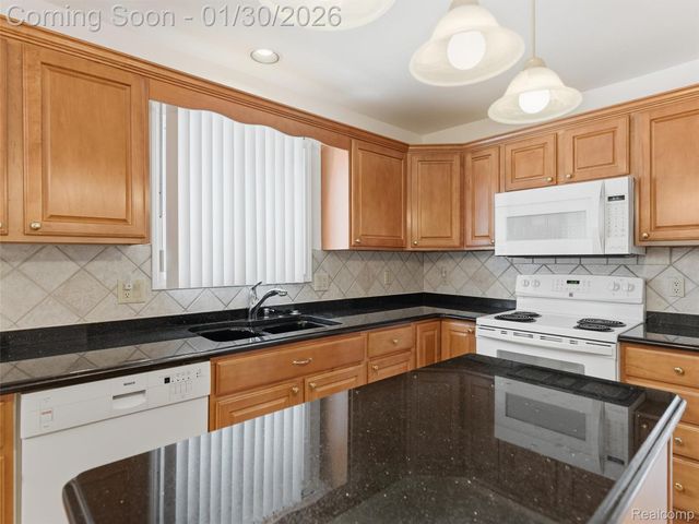 43579 Inglenook Court 38, Sterling Heights, MI 48314