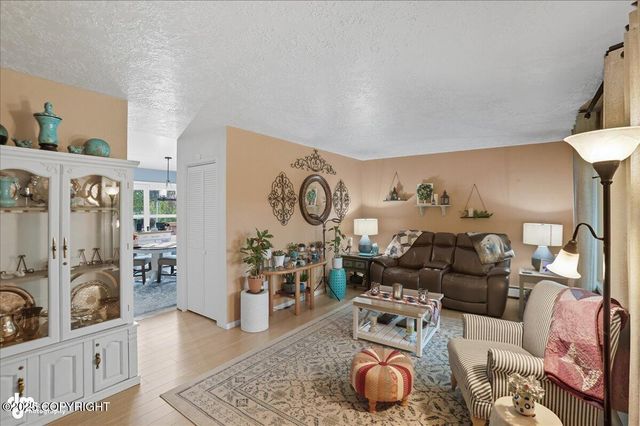 334 Fern Lane, Anchorage, AK 99504