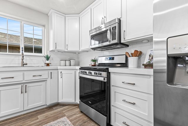 981 Garden Springs Circle, Medford, OR 97504