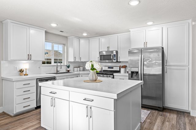 981 Garden Springs Circle, Medford, OR 97504