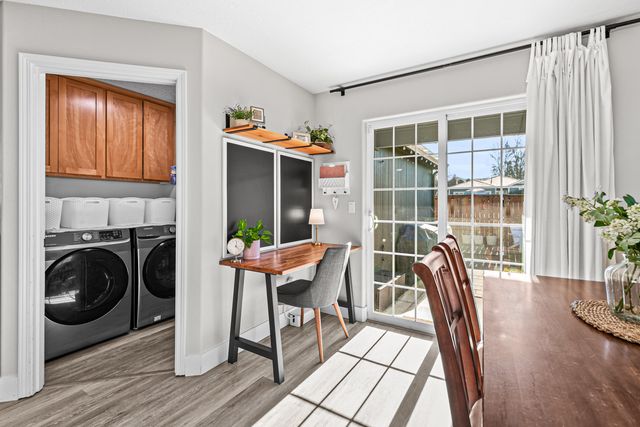 981 Garden Springs Circle, Medford, OR 97504