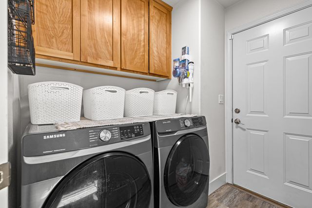 981 Garden Springs Circle, Medford, OR 97504