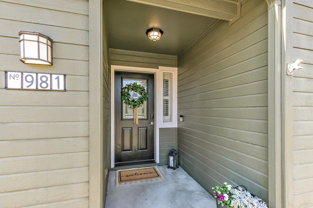 981 Garden Springs Circle, Medford, OR 97504