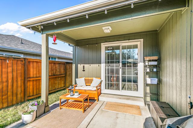 981 Garden Springs Circle, Medford, OR 97504