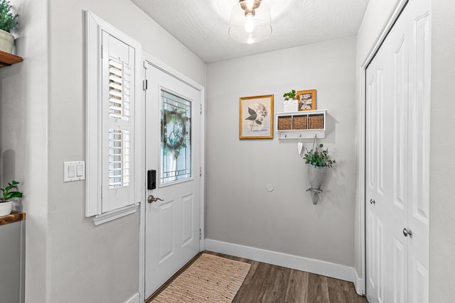 981 Garden Springs Circle, Medford, OR 97504