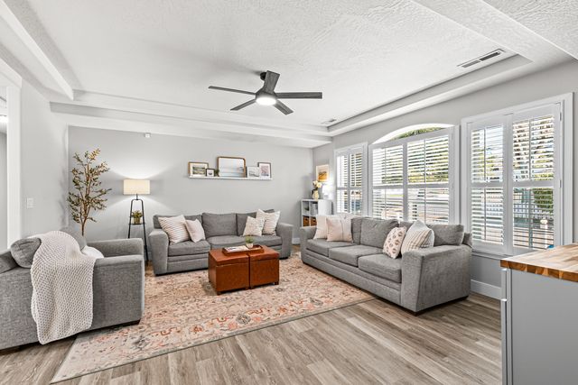 981 Garden Springs Circle, Medford, OR 97504