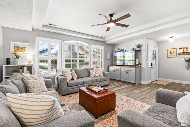 981 Garden Springs Circle, Medford, OR 97504