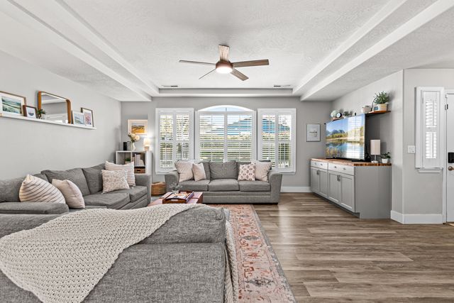 981 Garden Springs Circle, Medford, OR 97504