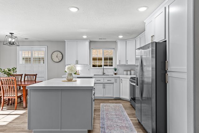 981 Garden Springs Circle, Medford, OR 97504