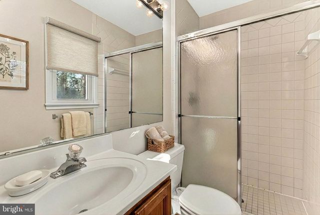 5236 AMPTHILL DR, Alexandria, VA 22312