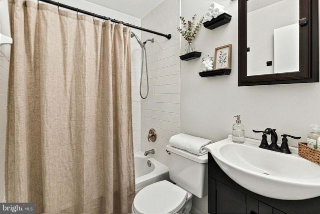 5236 AMPTHILL DR, Alexandria, VA 22312