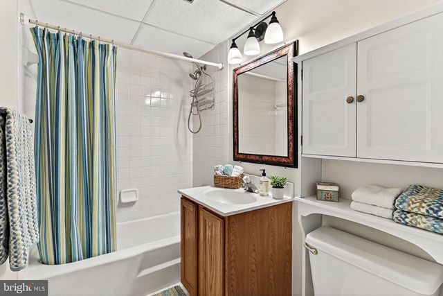 5236 AMPTHILL DR, Alexandria, VA 22312