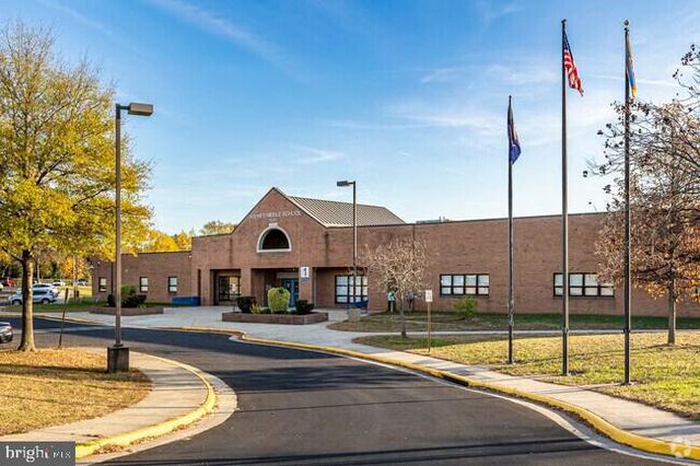 5236 AMPTHILL DR, Alexandria, VA 22312