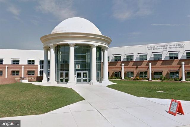 5236 AMPTHILL DR, Alexandria, VA 22312