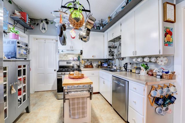 1389 W Laketon Avenue, Muskegon City, MI 49441