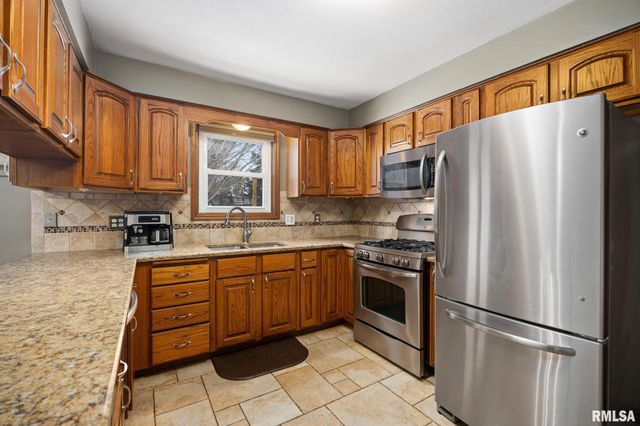 334 PINECREST Drive, Germantown Hills, IL 61548