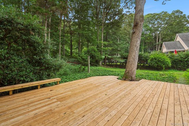 115 W Cove Road, Cutchogue, NY 11935