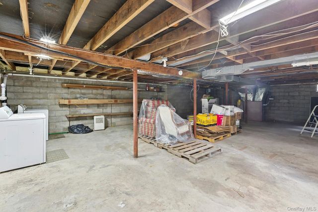 115 W Cove Road, Cutchogue, NY 11935