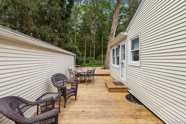 115 W Cove Road, Cutchogue, NY 11935