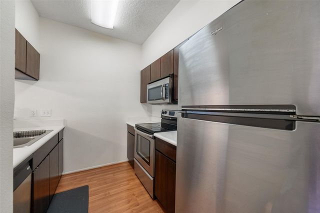7033 N Holiday Drive, Galveston, TX 77550