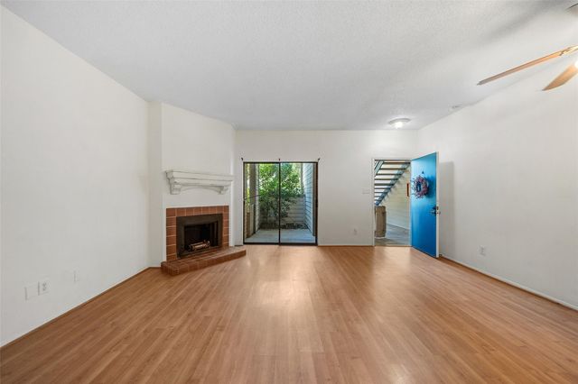 7033 N Holiday Drive, Galveston, TX 77550