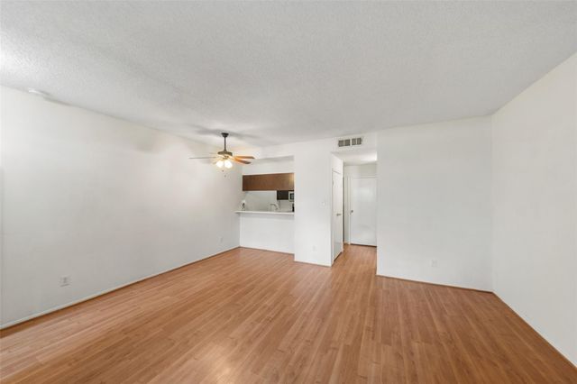 7033 N Holiday Drive, Galveston, TX 77550
