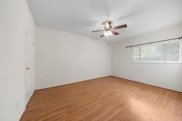 7033 N Holiday Drive, Galveston, TX 77550