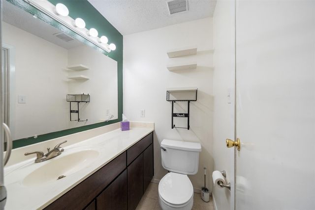 7033 N Holiday Drive, Galveston, TX 77550