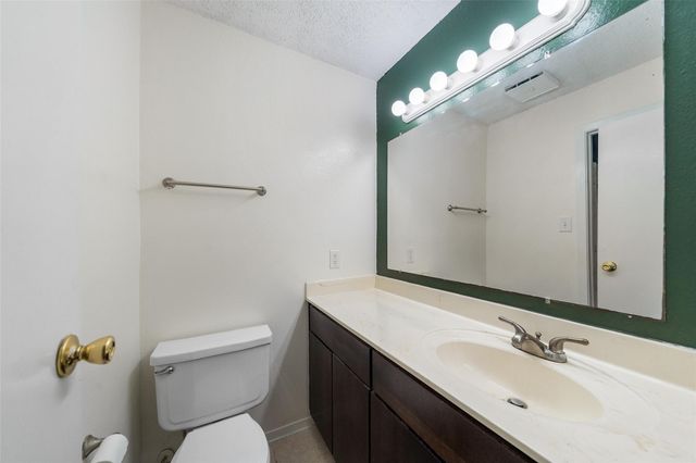 7033 N Holiday Drive, Galveston, TX 77550