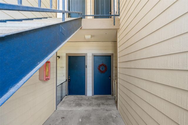 7033 N Holiday Drive, Galveston, TX 77550