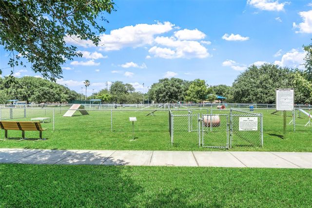 7033 N Holiday Drive, Galveston, TX 77550