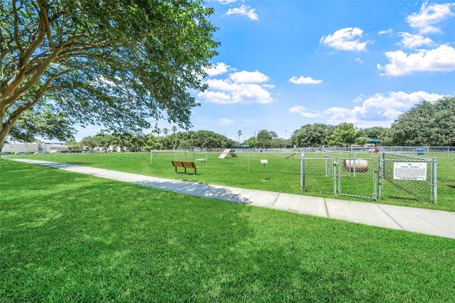 7033 N Holiday Drive, Galveston, TX 77550