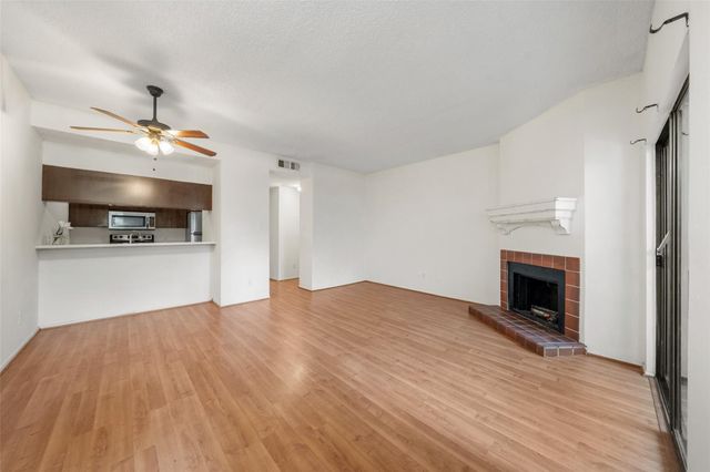 7033 N Holiday Drive, Galveston, TX 77550