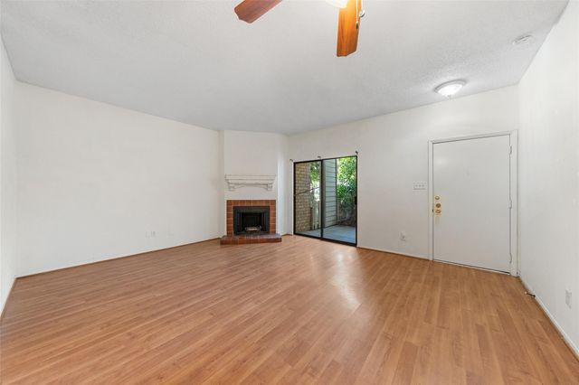 7033 N Holiday Drive, Galveston, TX 77550
