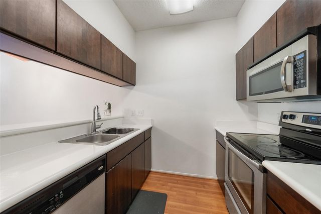 7033 N Holiday Drive, Galveston, TX 77550