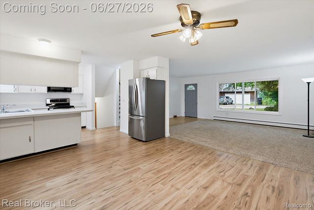 8320 Hillpoint Drive, Hamburg Township, MI 48116