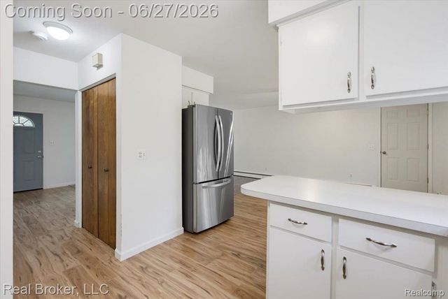 8320 Hillpoint Drive, Hamburg Township, MI 48116