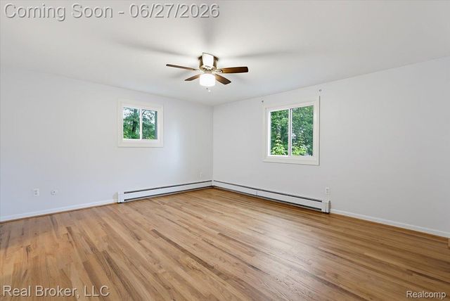 8320 Hillpoint Drive, Hamburg Township, MI 48116