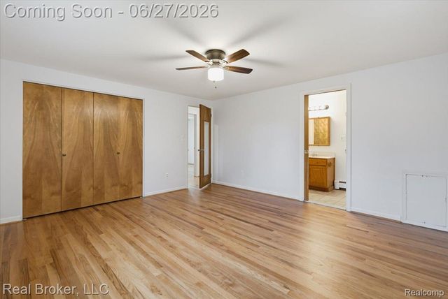 8320 Hillpoint Drive, Hamburg Township, MI 48116