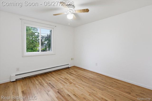 8320 Hillpoint Drive, Hamburg Township, MI 48116