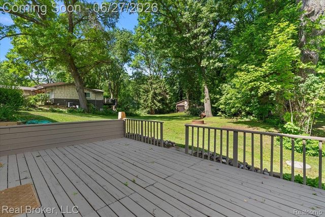 8320 Hillpoint Drive, Hamburg Township, MI 48116