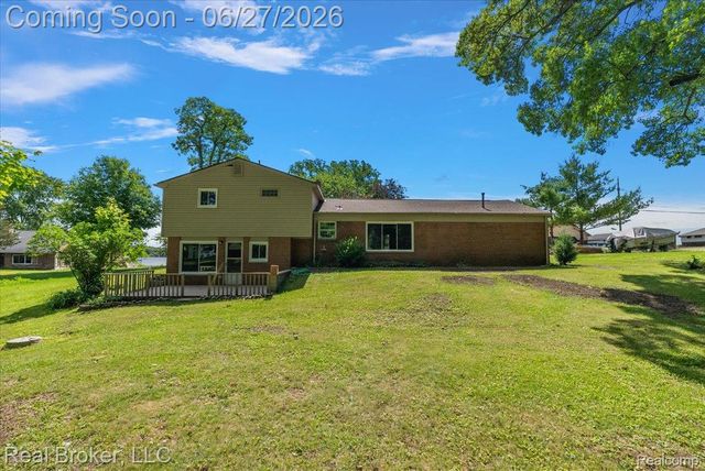 8320 Hillpoint Drive, Hamburg Township, MI 48116