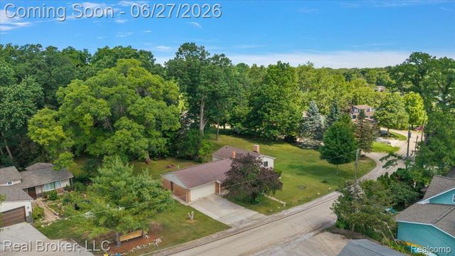 8320 Hillpoint Drive, Hamburg Township, MI 48116