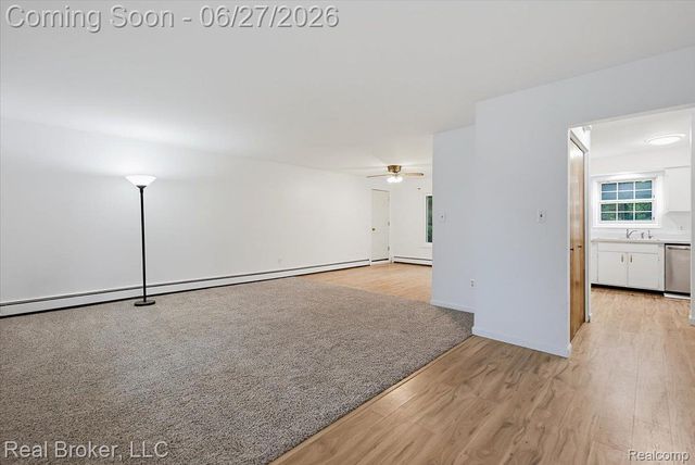 8320 Hillpoint Drive, Hamburg Township, MI 48116