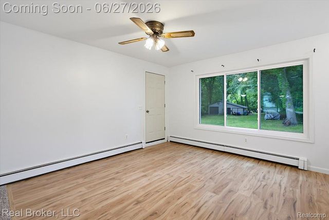 8320 Hillpoint Drive, Hamburg Township, MI 48116