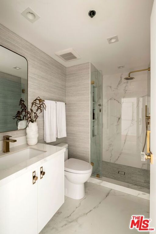 Image 14 of property listing at 10660 Wilshire Boulevard 1208, Los Angeles, CA 90024