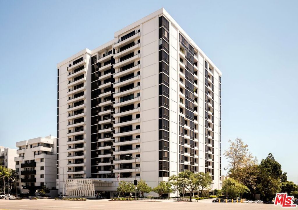 Image 21 of property listing at 10660 Wilshire Boulevard 1208, Los Angeles, CA 90024