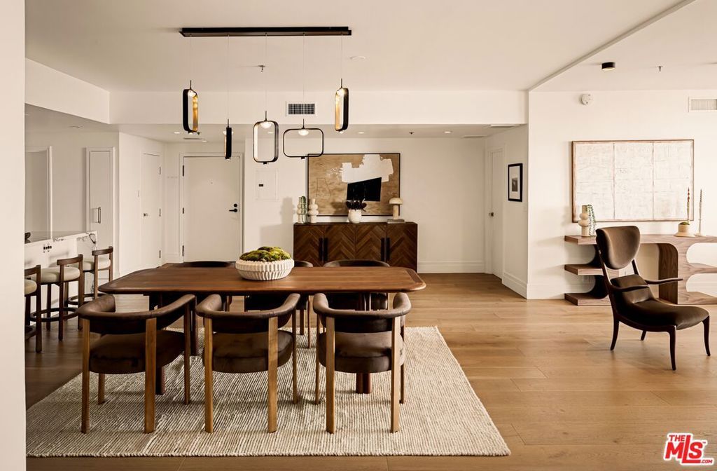 Image 7 of property listing at 10660 Wilshire Boulevard 1208, Los Angeles, CA 90024