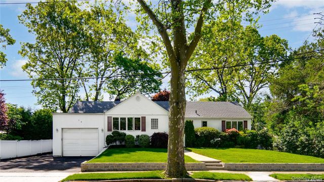 14 Beech Court, Malverne, NY 11565